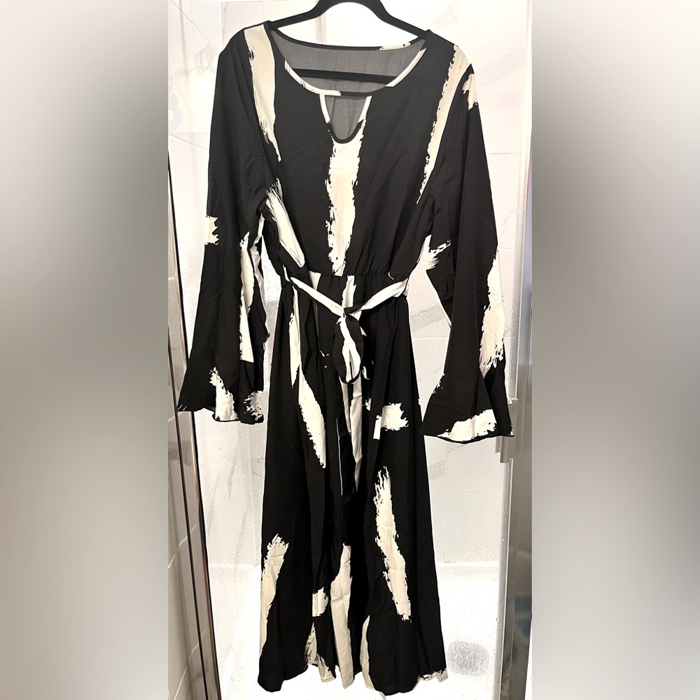 NWT lightweight flowy maxi dress with flair fit sleeves - Picture 2 of 5